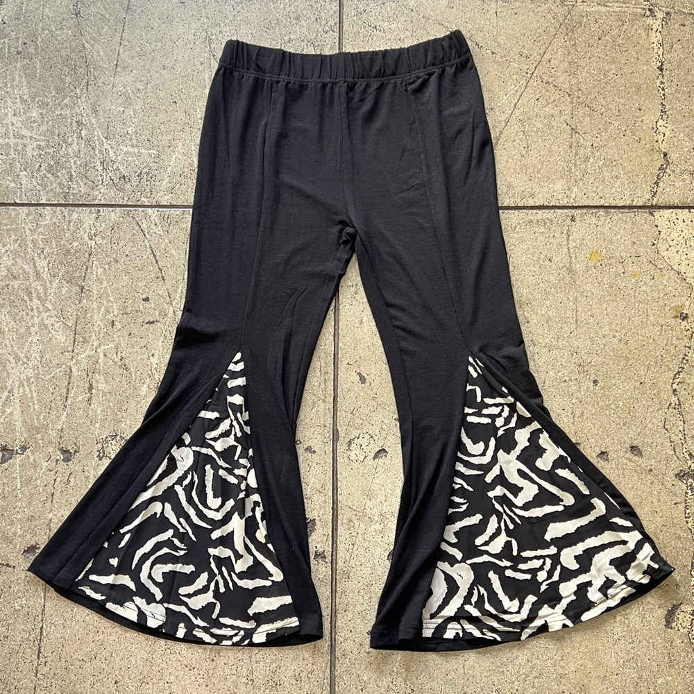 💚 2821. UMGEE Knit Cropped Bell Pants